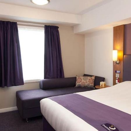 Premier Inn Τσίτσεστερ Εξωτερικό φωτογραφία