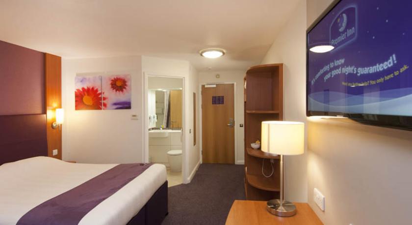 Premier Inn Τσίτσεστερ Εξωτερικό φωτογραφία
