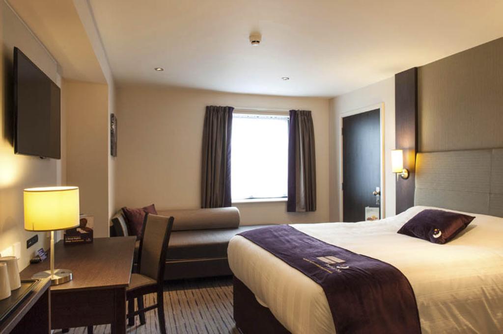 Premier Inn Τσίτσεστερ Εξωτερικό φωτογραφία