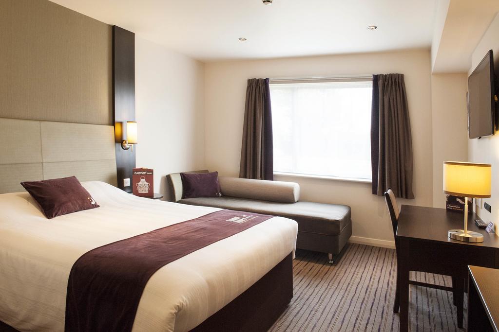 Premier Inn Τσίτσεστερ Εξωτερικό φωτογραφία