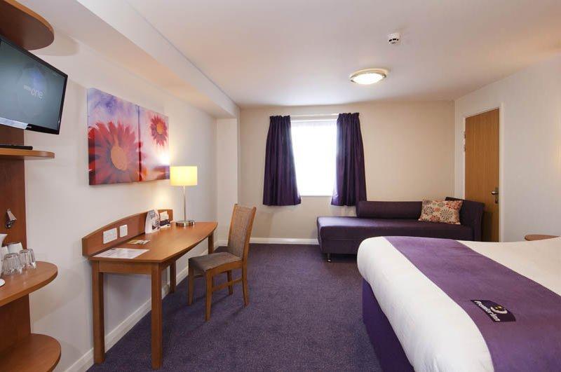 Premier Inn Τσίτσεστερ Εξωτερικό φωτογραφία